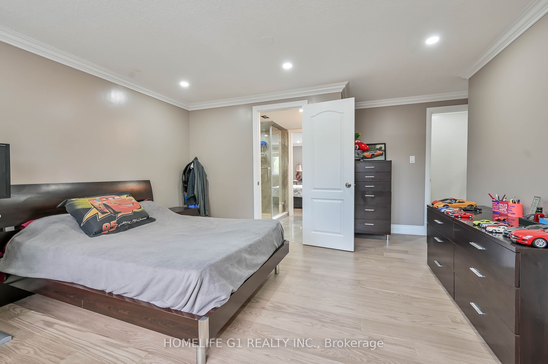 10 Douglas Pl