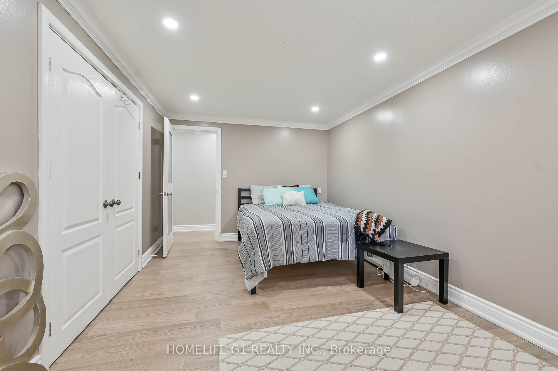10 Douglas Pl