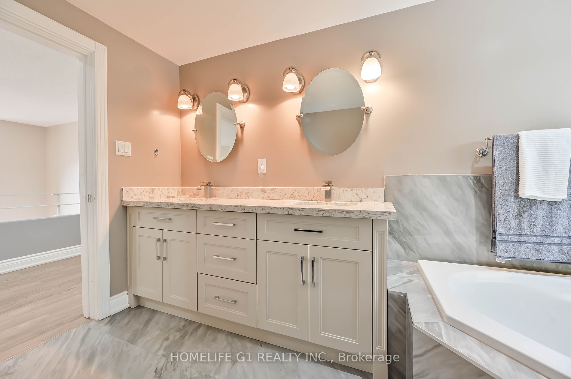 10 Douglas Pl