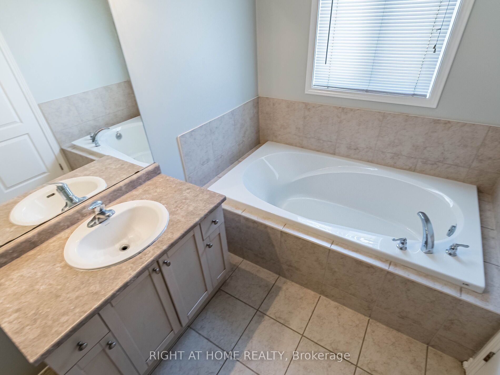 23 Glendarling Crescent