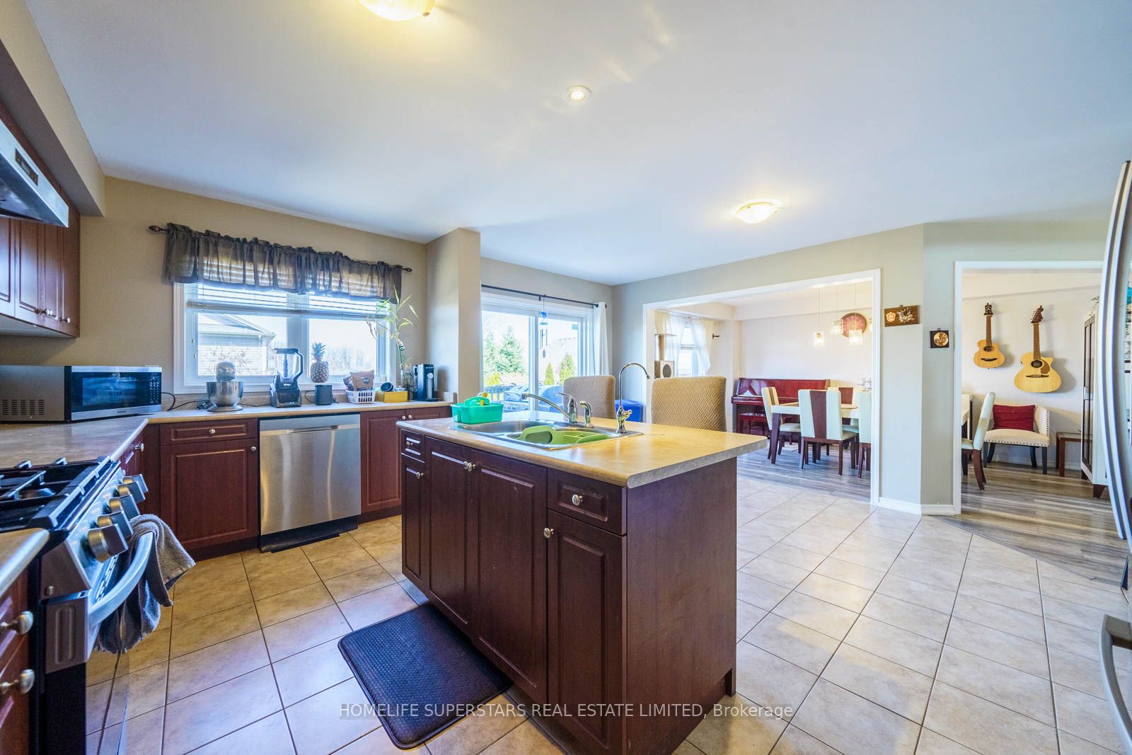 84 Lambert Crescent