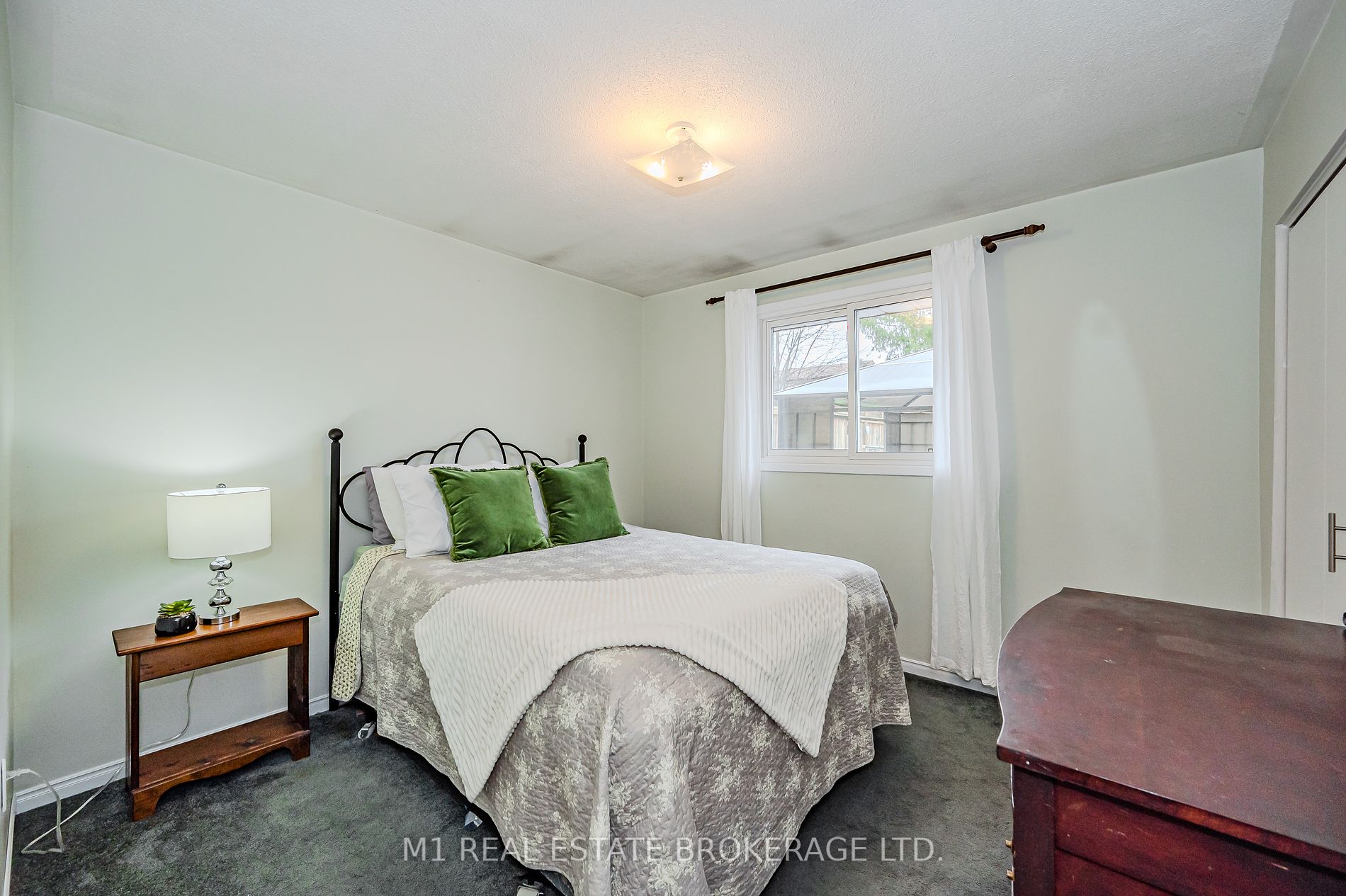 36 Upton Cres