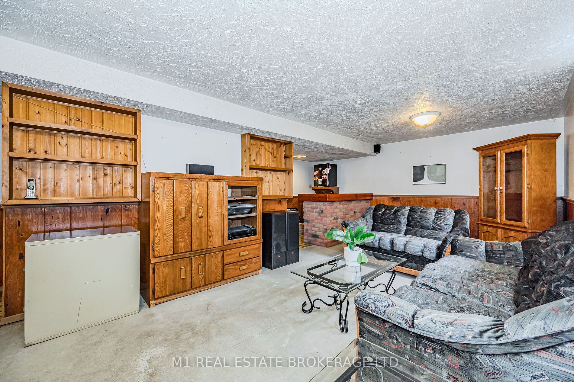 36 Upton Cres