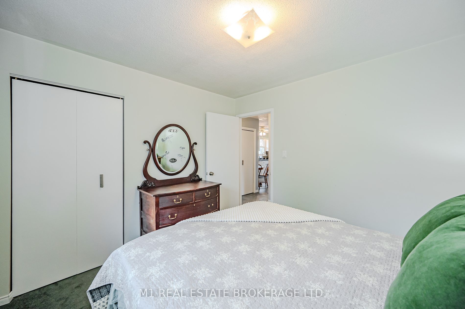 36 Upton Cres