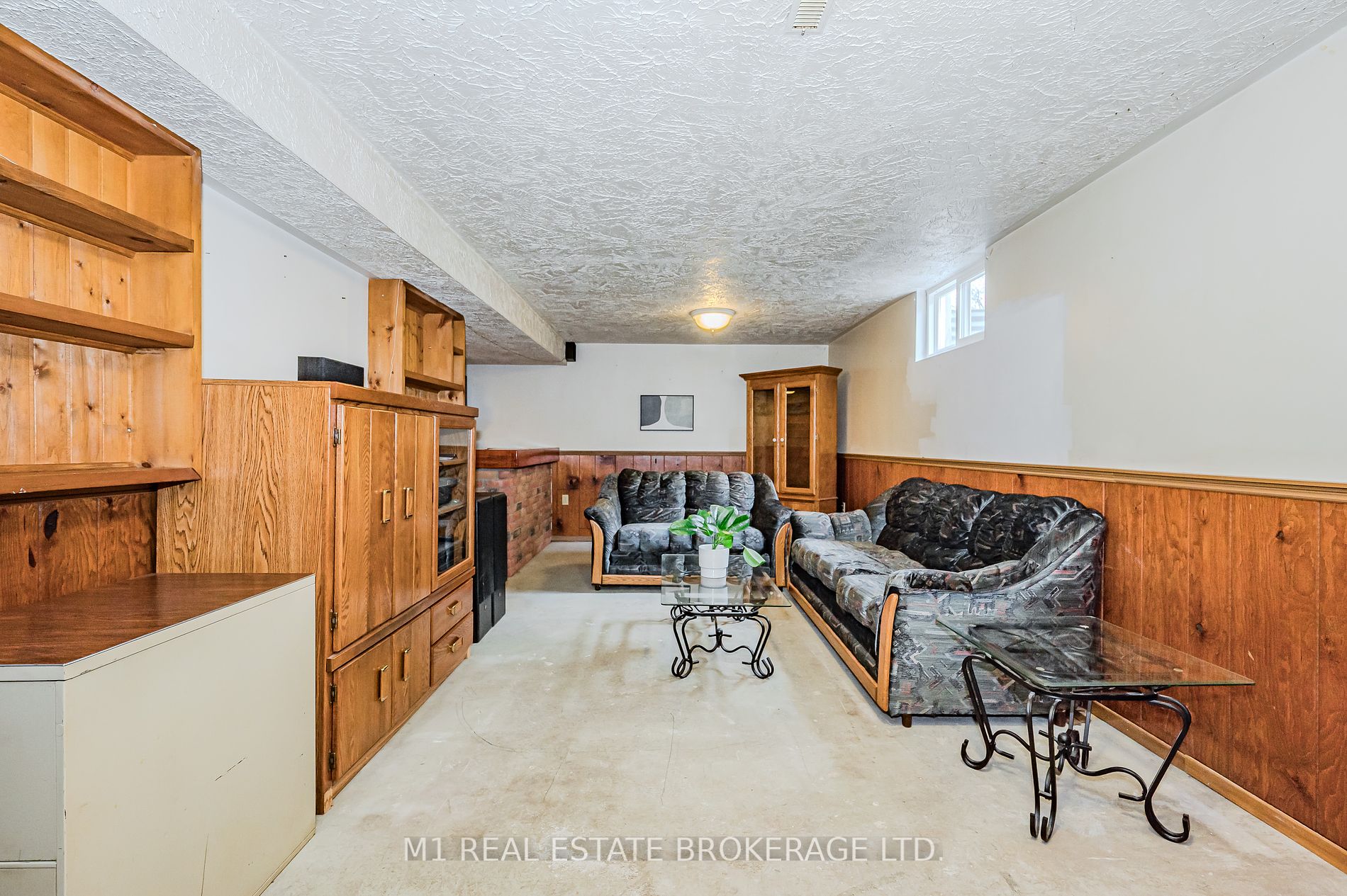 36 Upton Cres