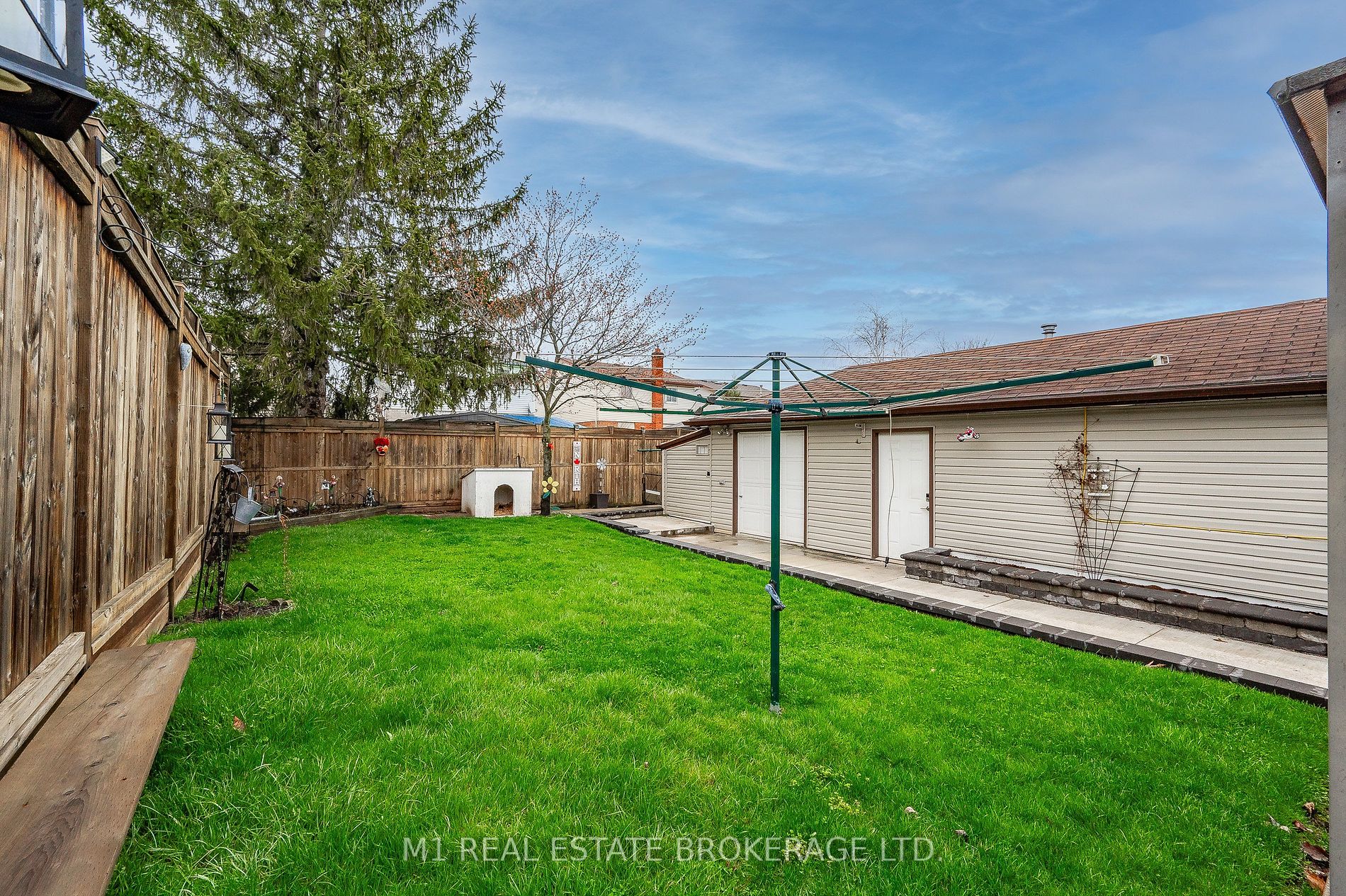 36 Upton Cres
