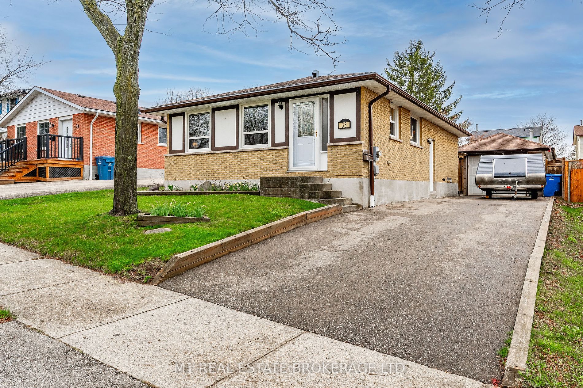 36 Upton Cres