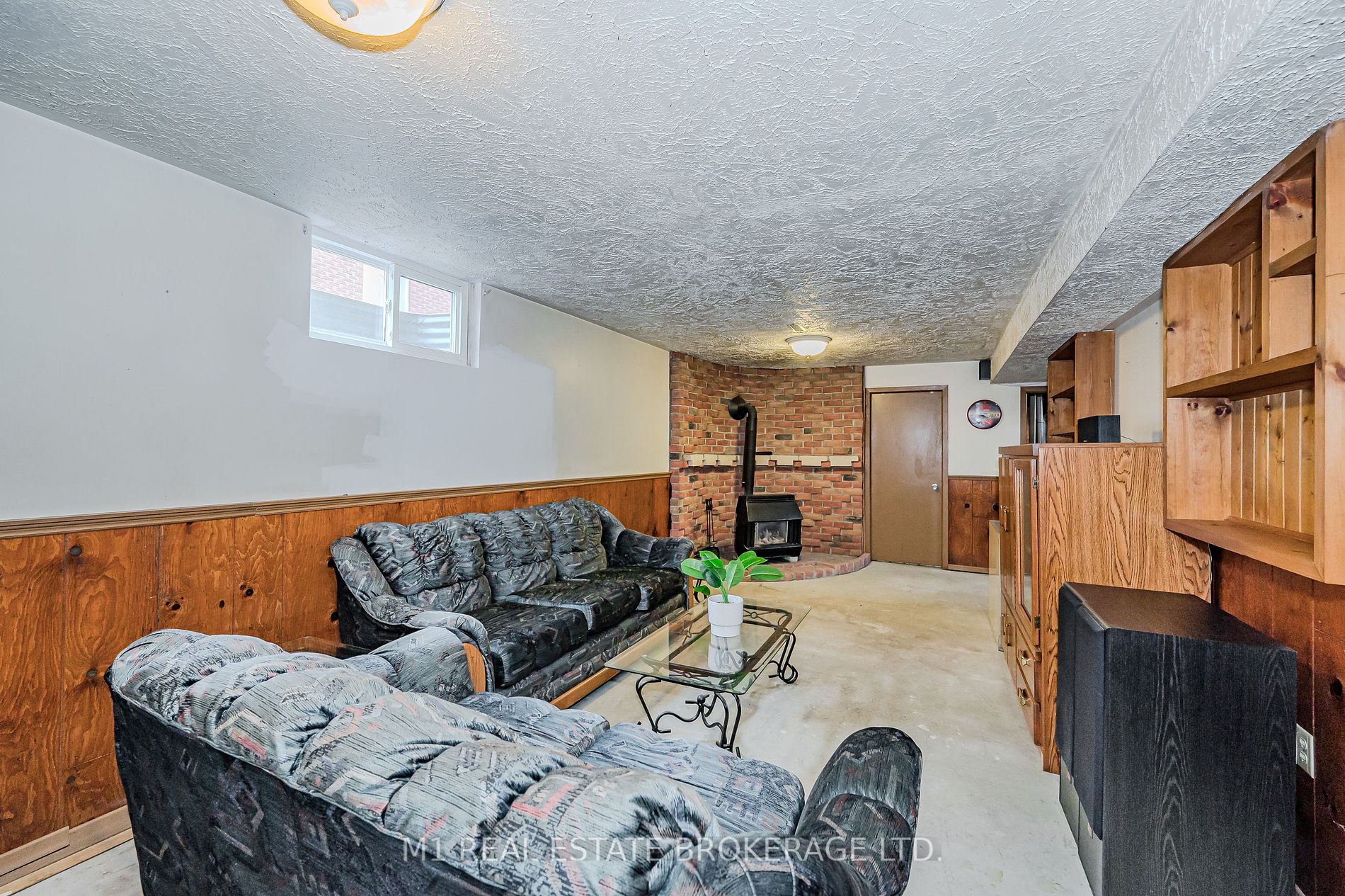 36 Upton Cres