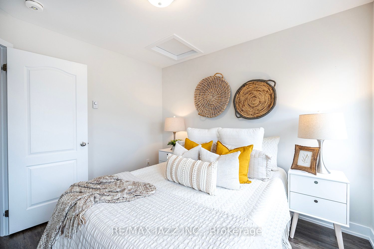 460 Lonsberry Dr, #407