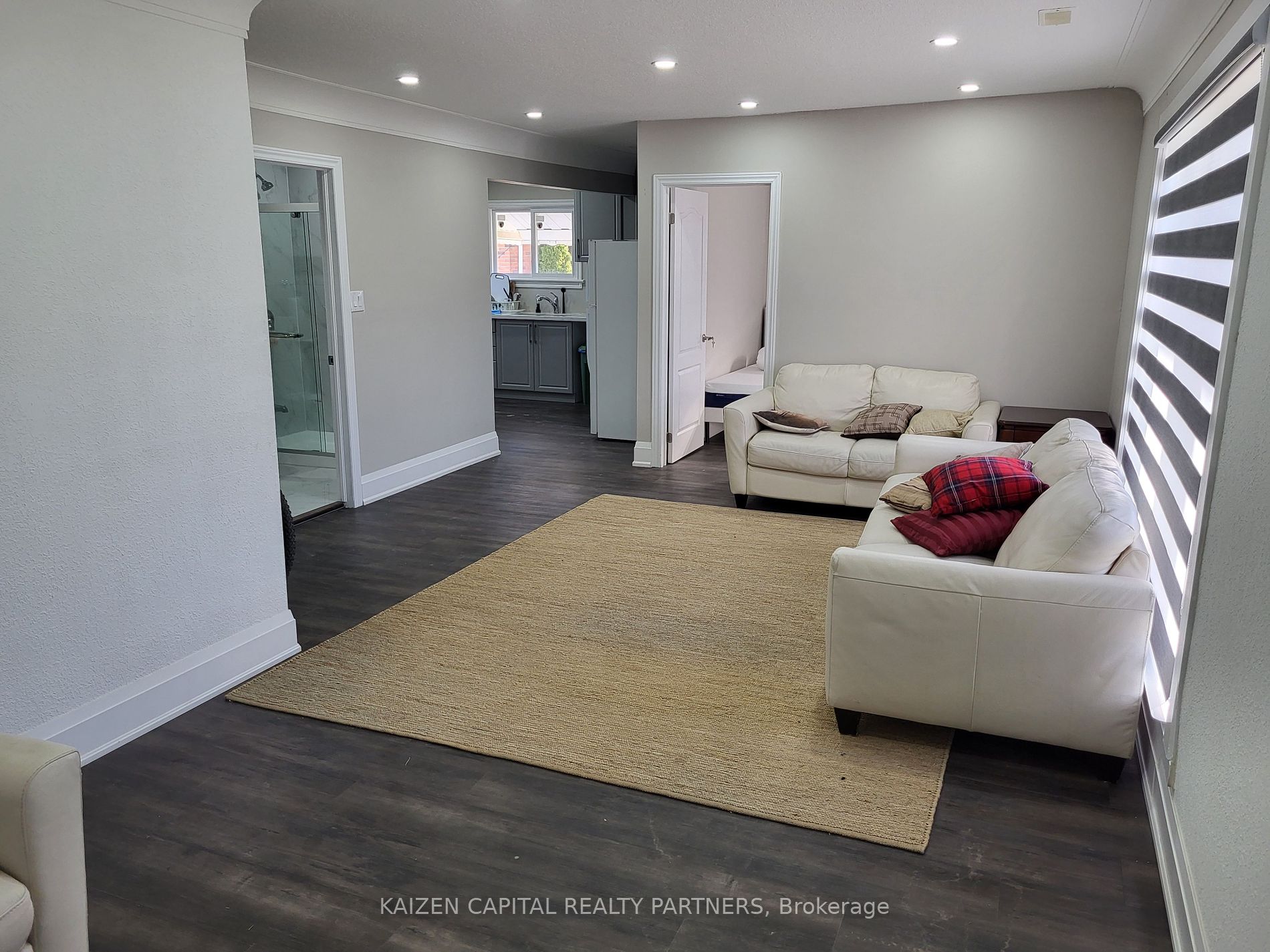 251 King St E
