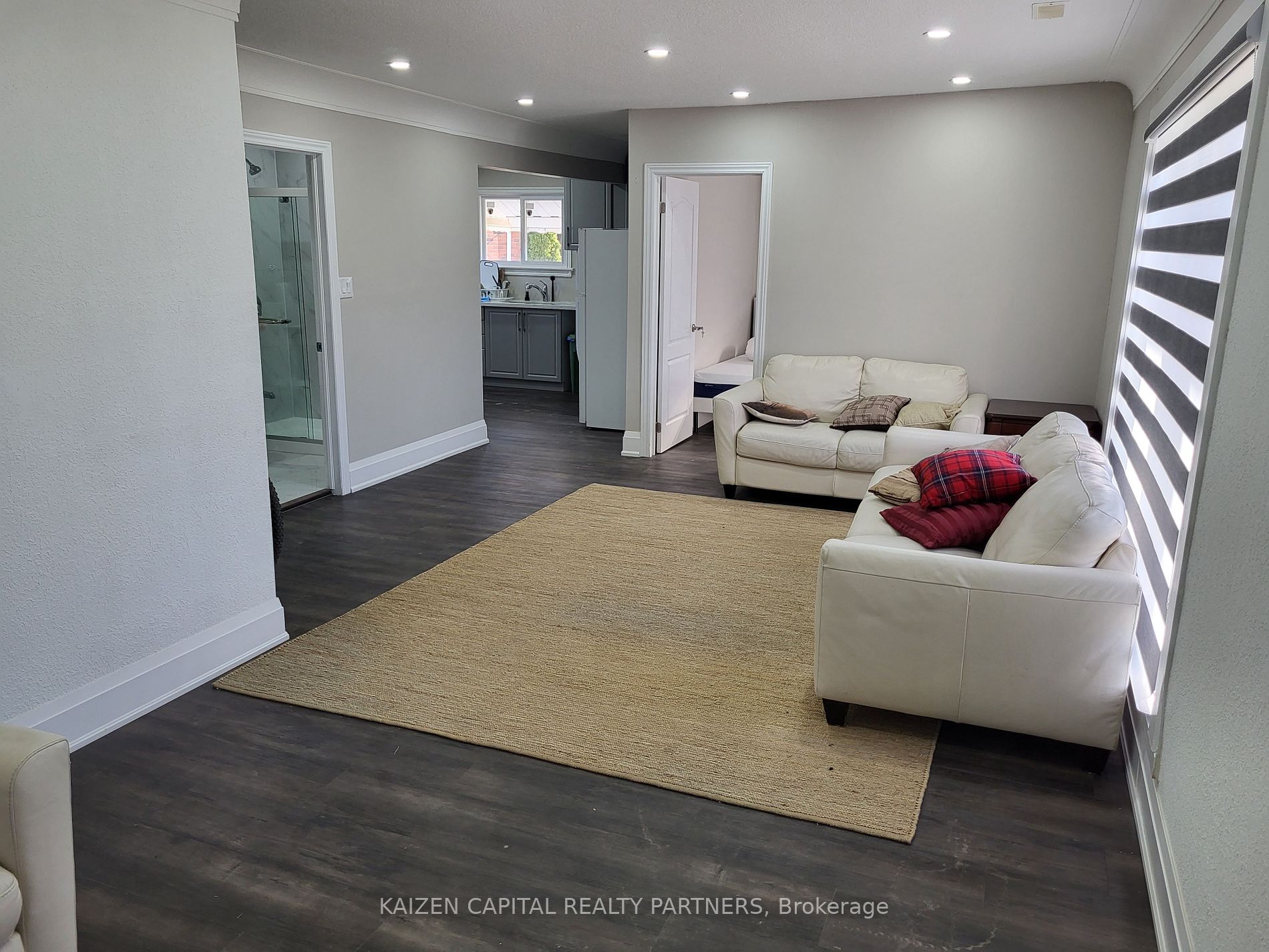 251 King St E