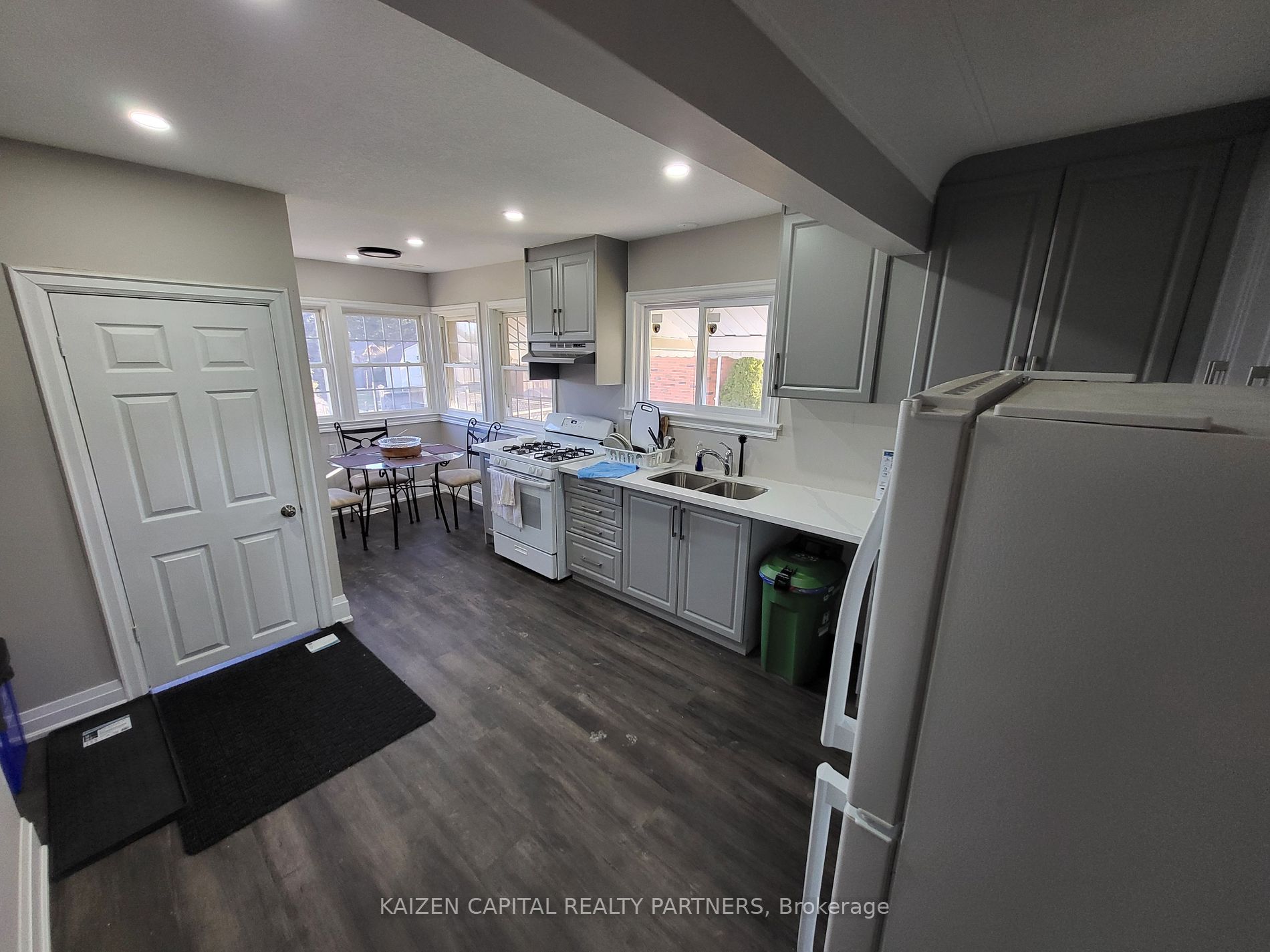 251 King St E