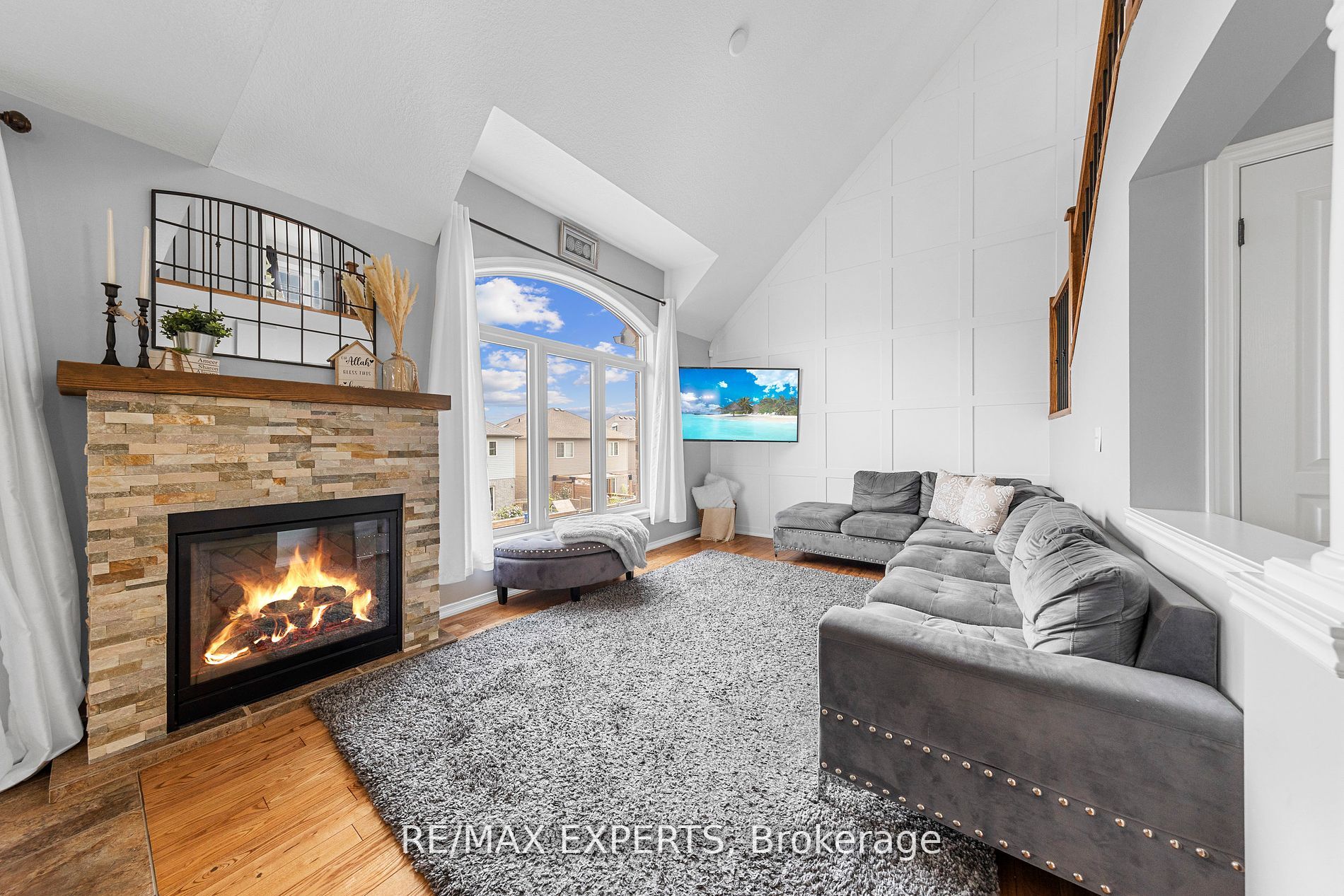 690 Frontenac Cres