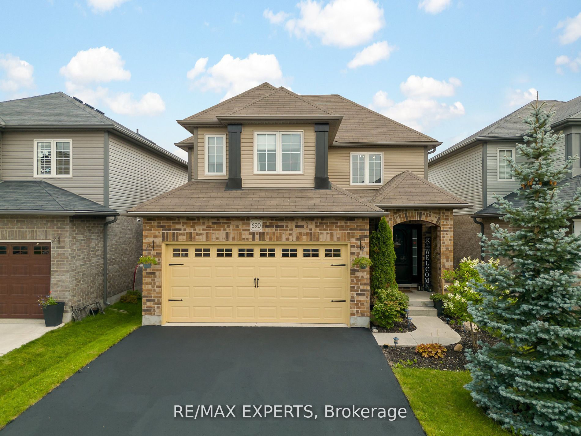 690 Frontenac Cres