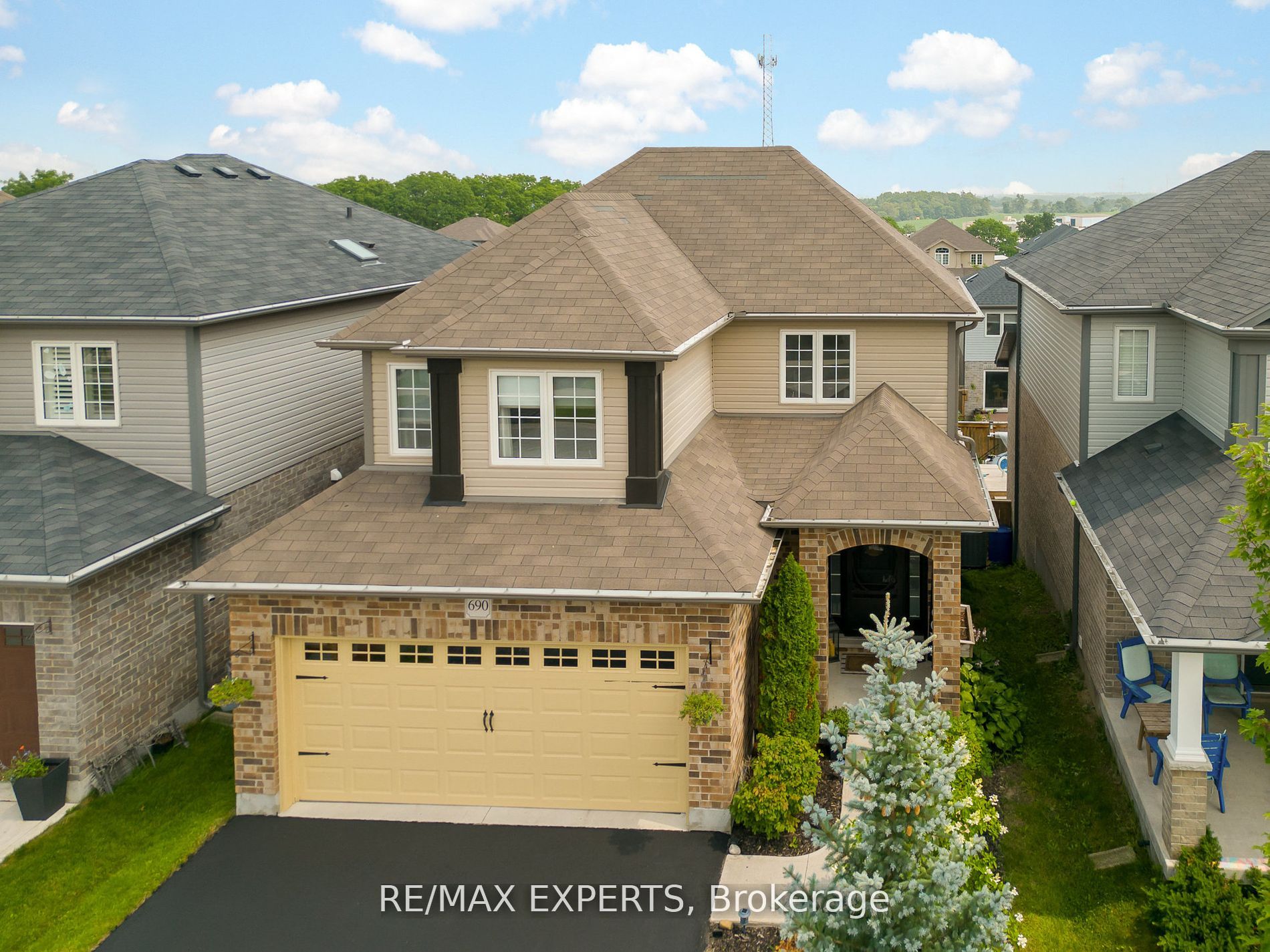 690 Frontenac Cres
