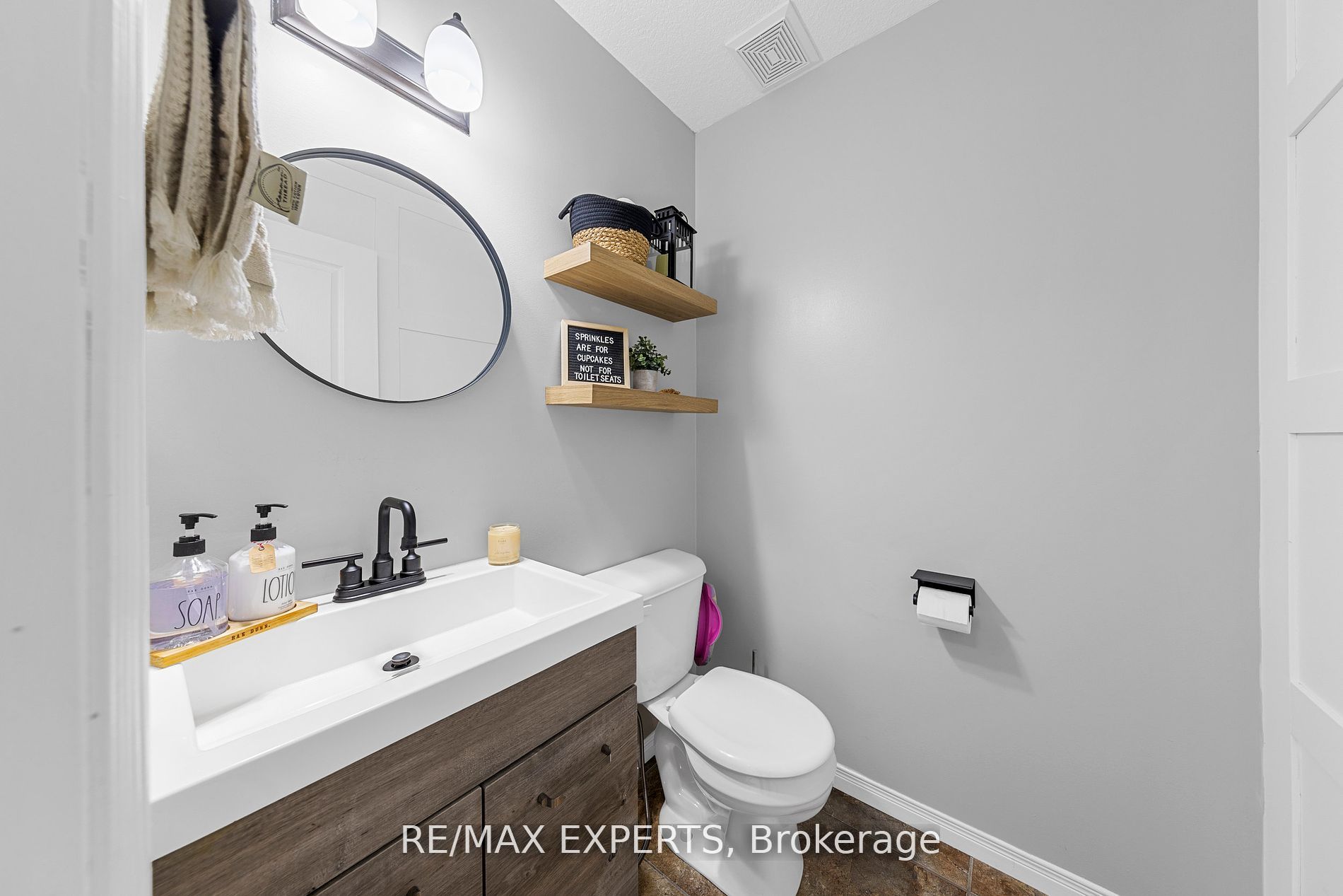 690 Frontenac Cres