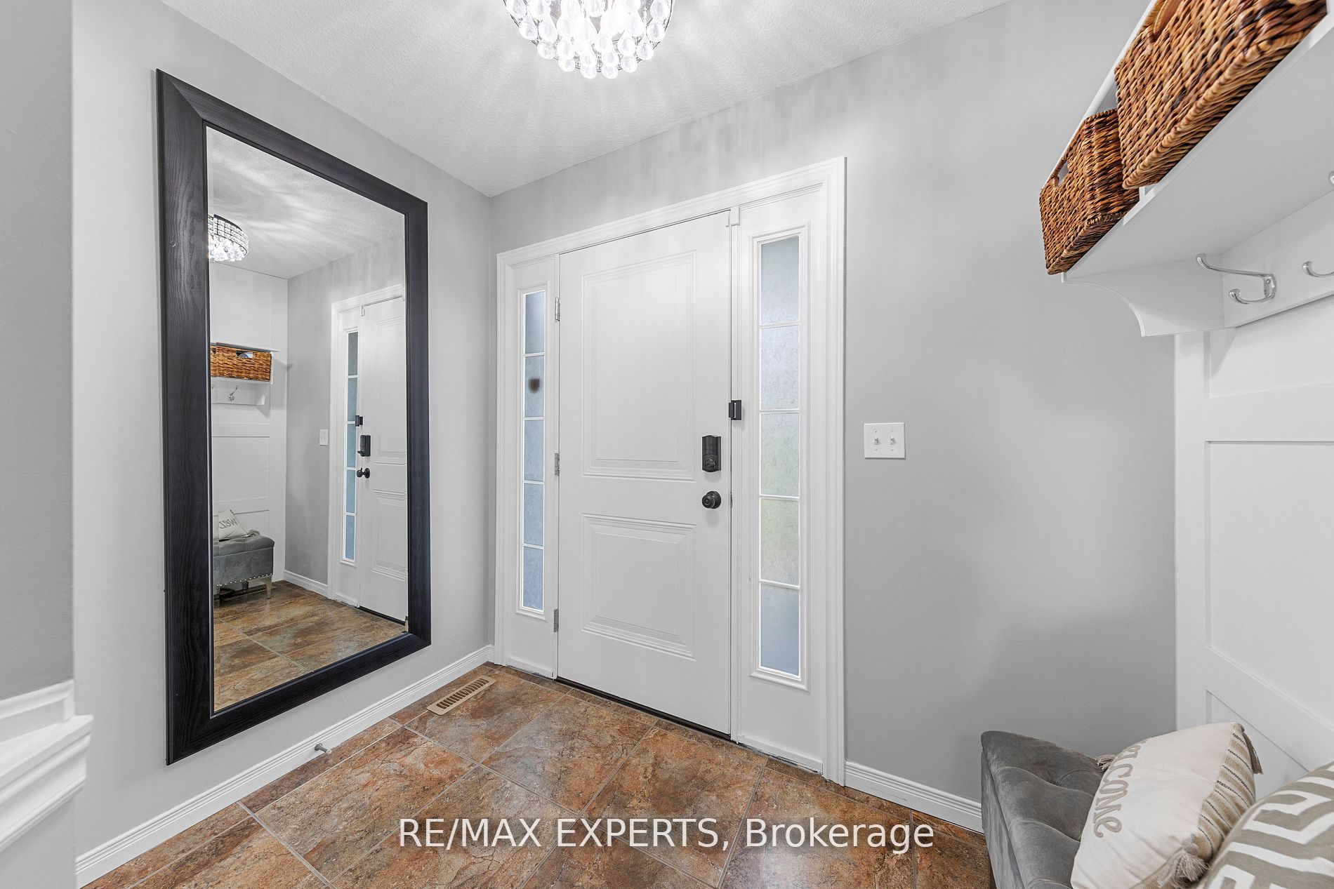 690 Frontenac Cres