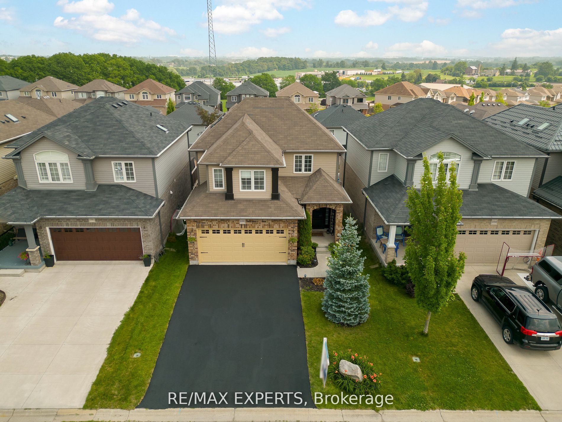 690 Frontenac Cres