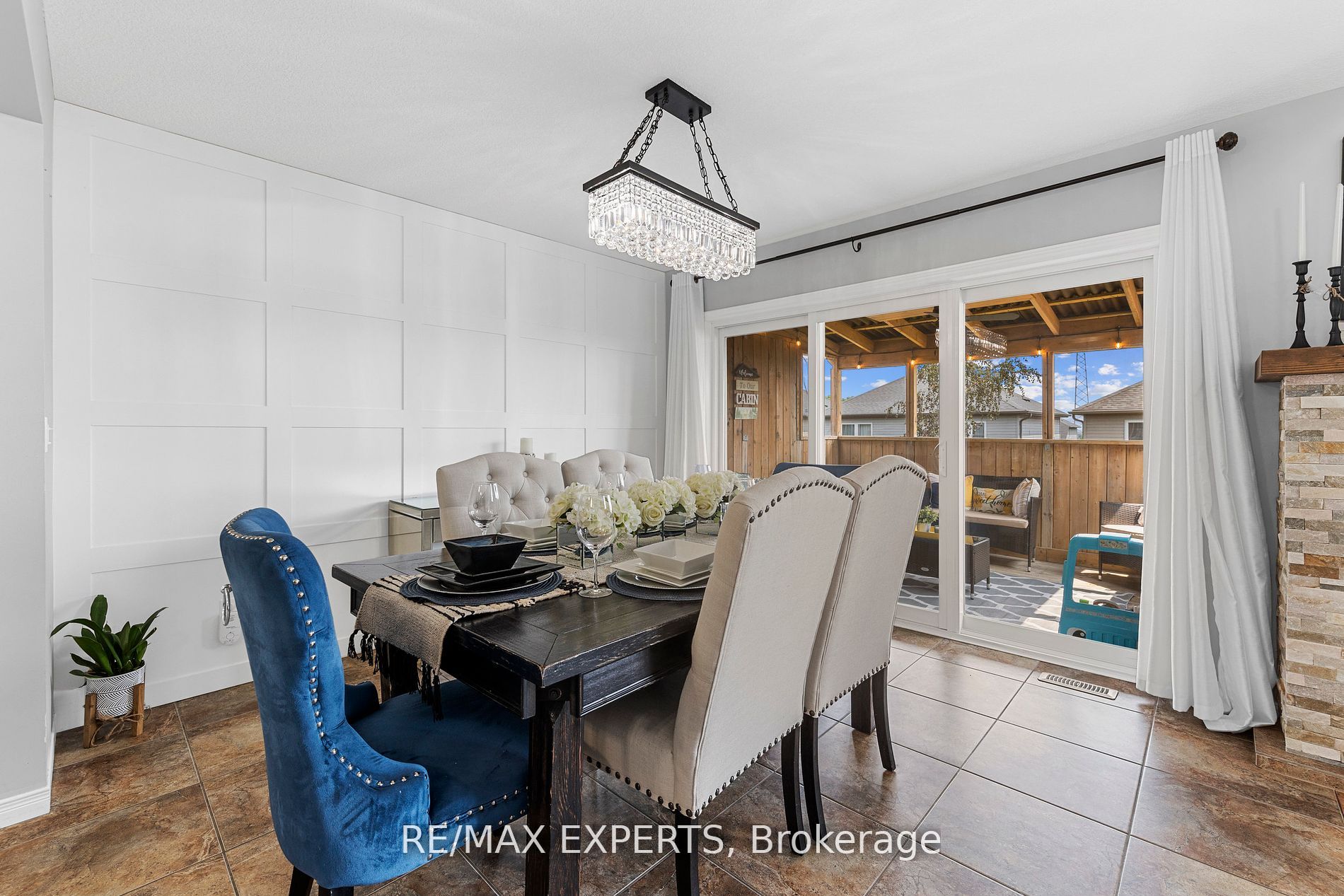690 Frontenac Cres
