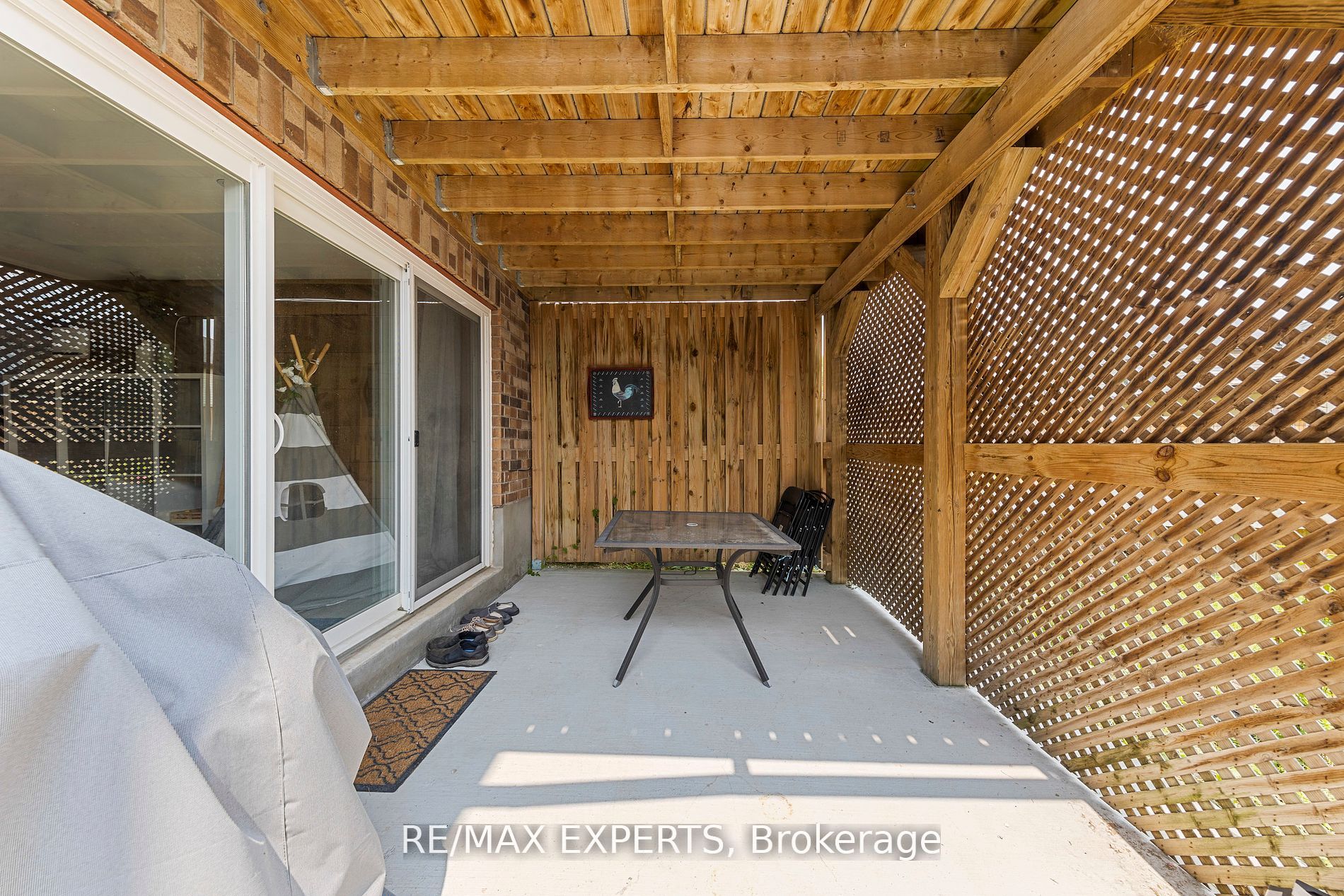 690 Frontenac Cres