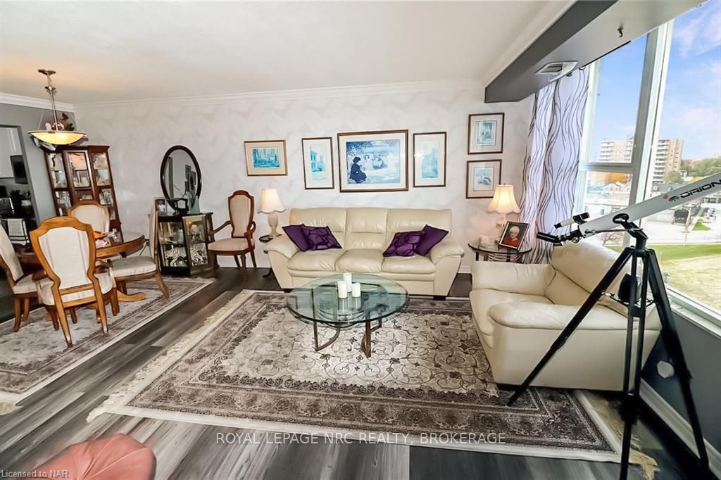 7 Gale Cres, #902