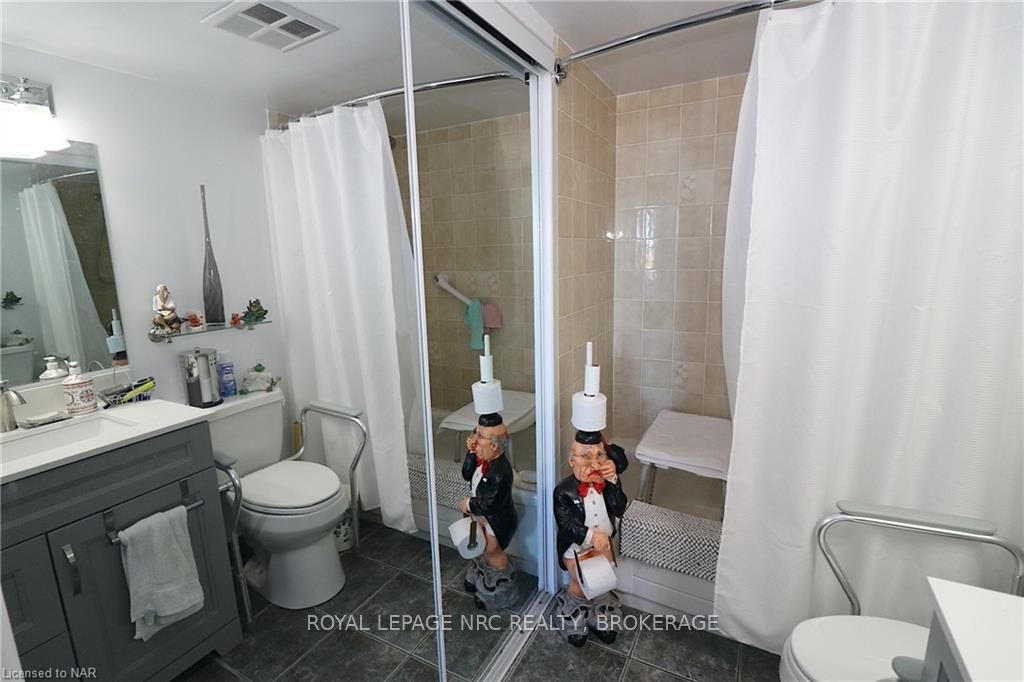 7 Gale Cres, #902