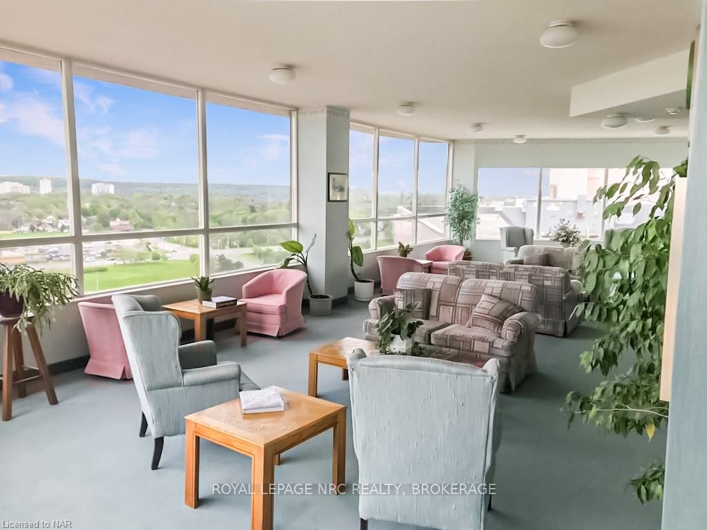 7 Gale Cres, #902