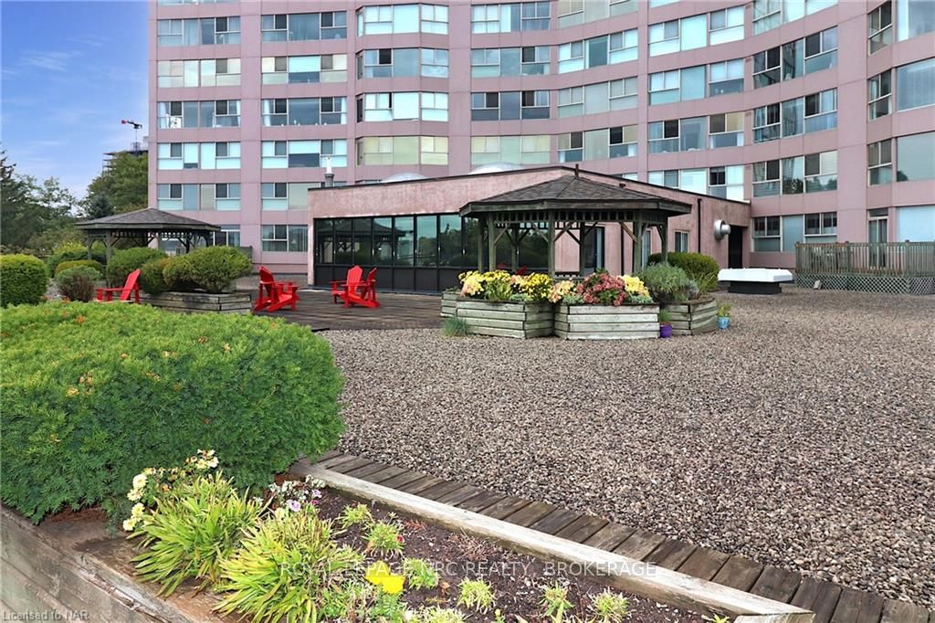 7 Gale Cres, #902