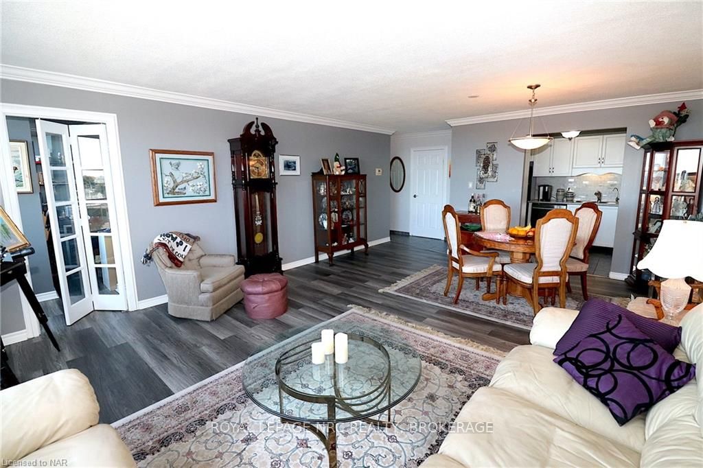 7 Gale Cres, #902