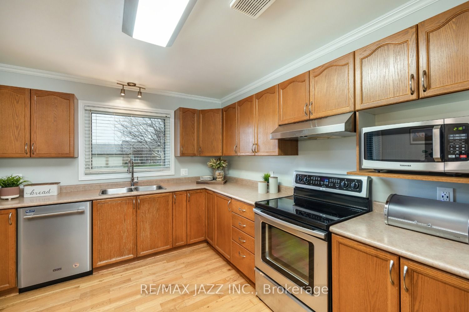 6 Hallett Crescent
