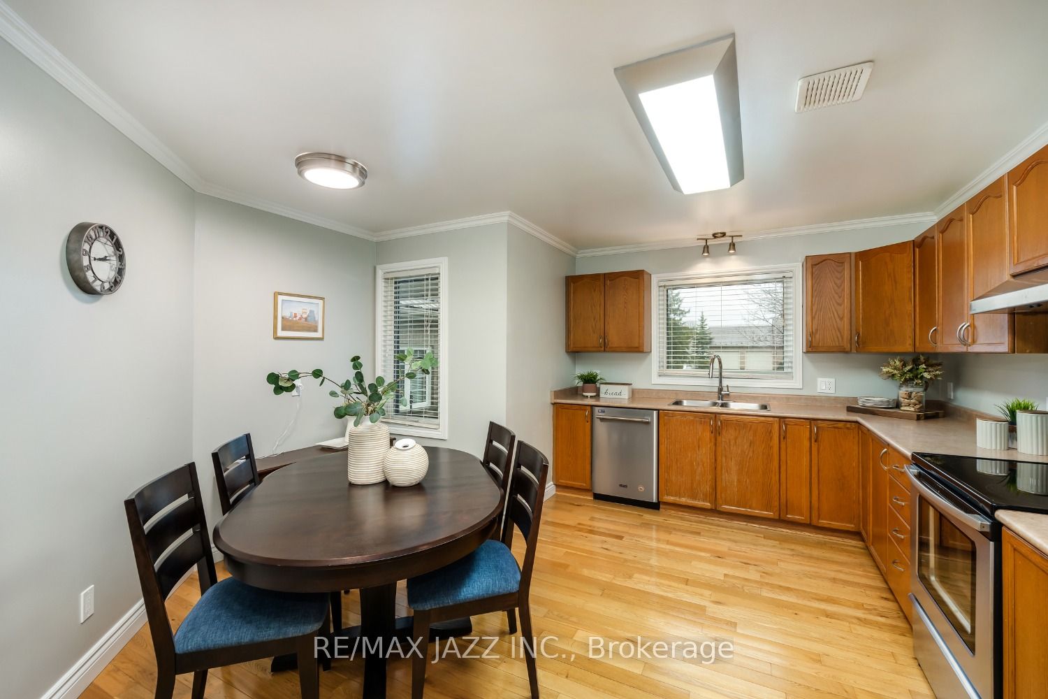 6 Hallett Crescent