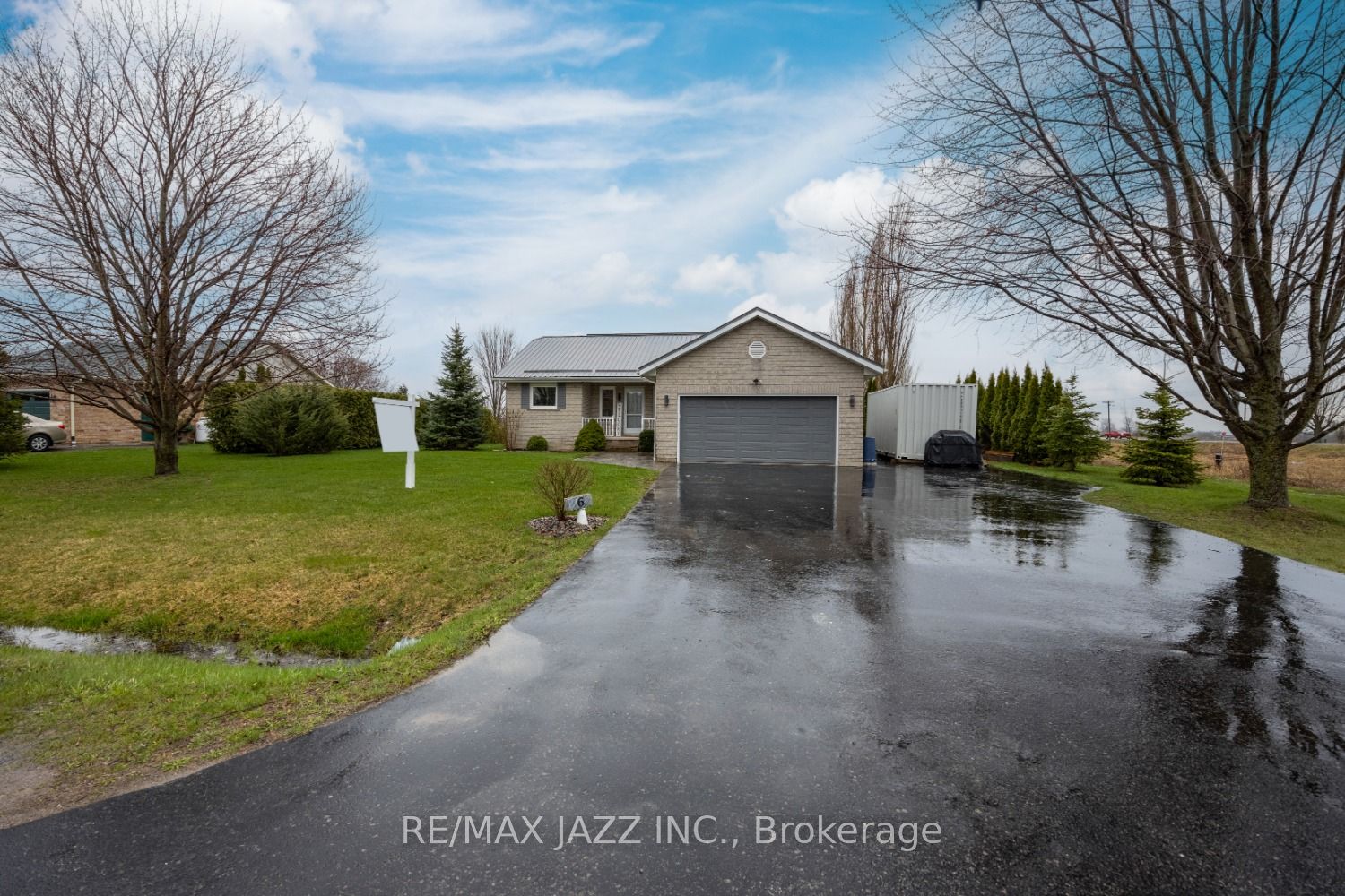 6 Hallett Crescent