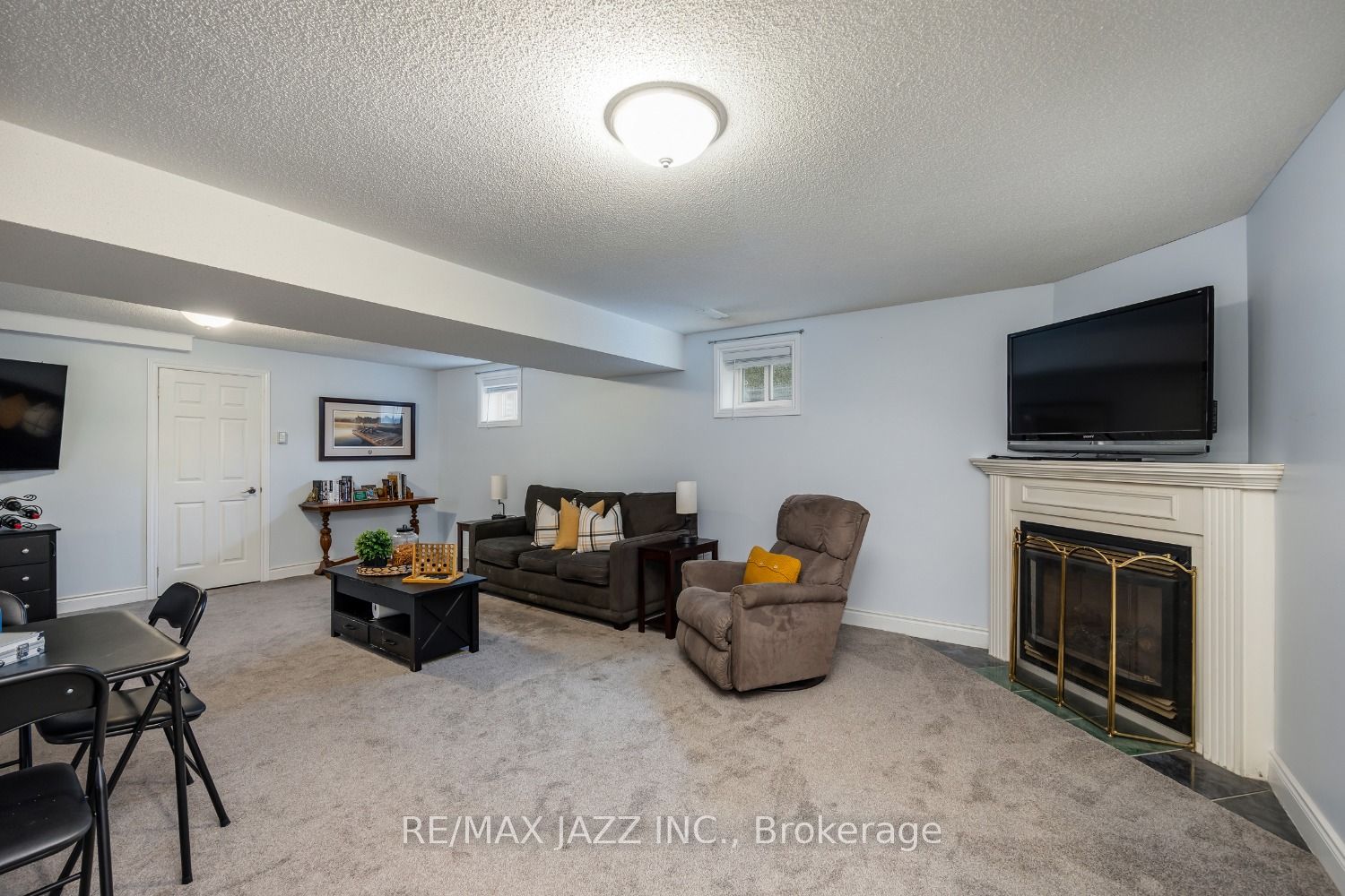 6 Hallett Crescent