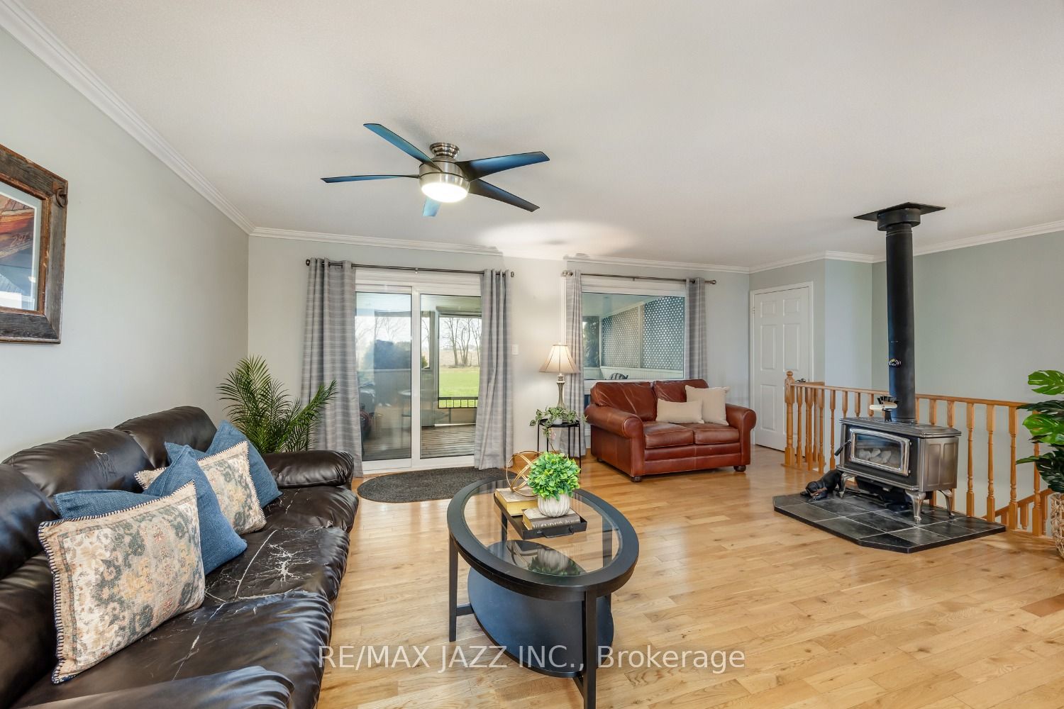 6 Hallett Crescent