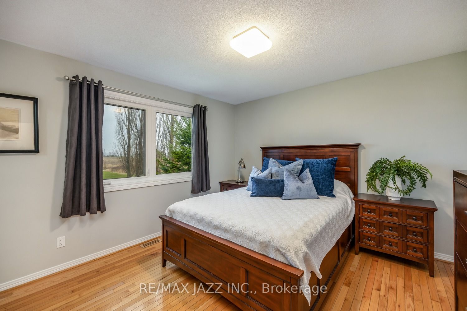6 Hallett Crescent