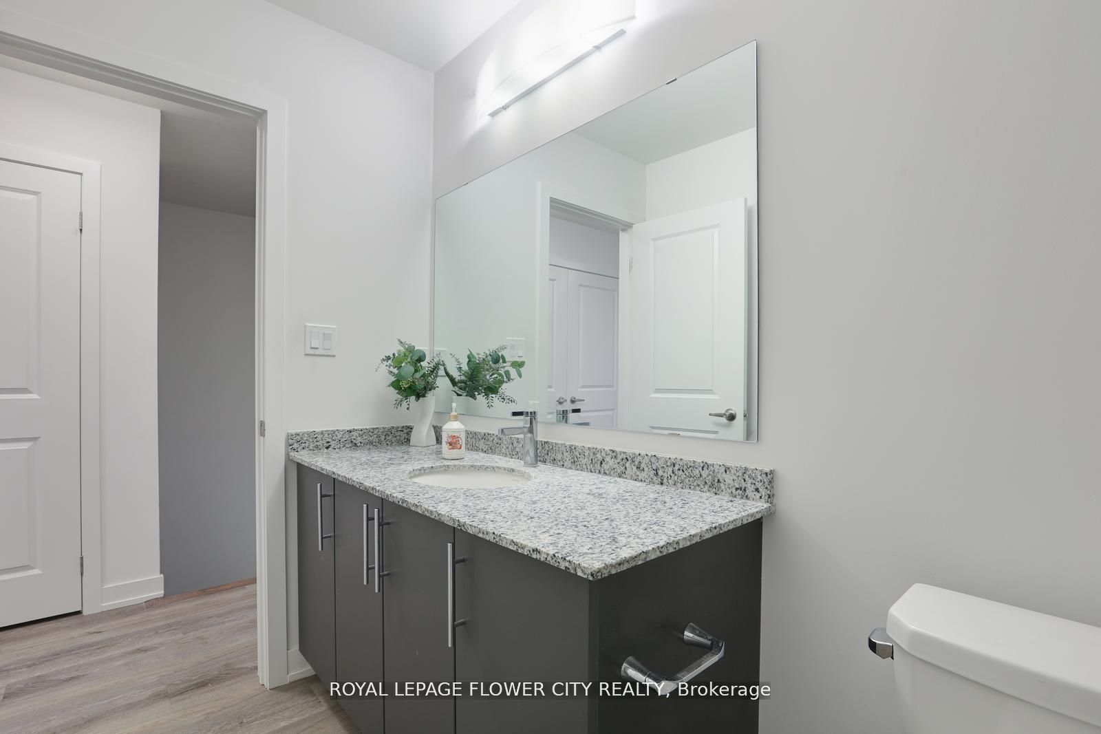 205 West Oak Tr, #16
