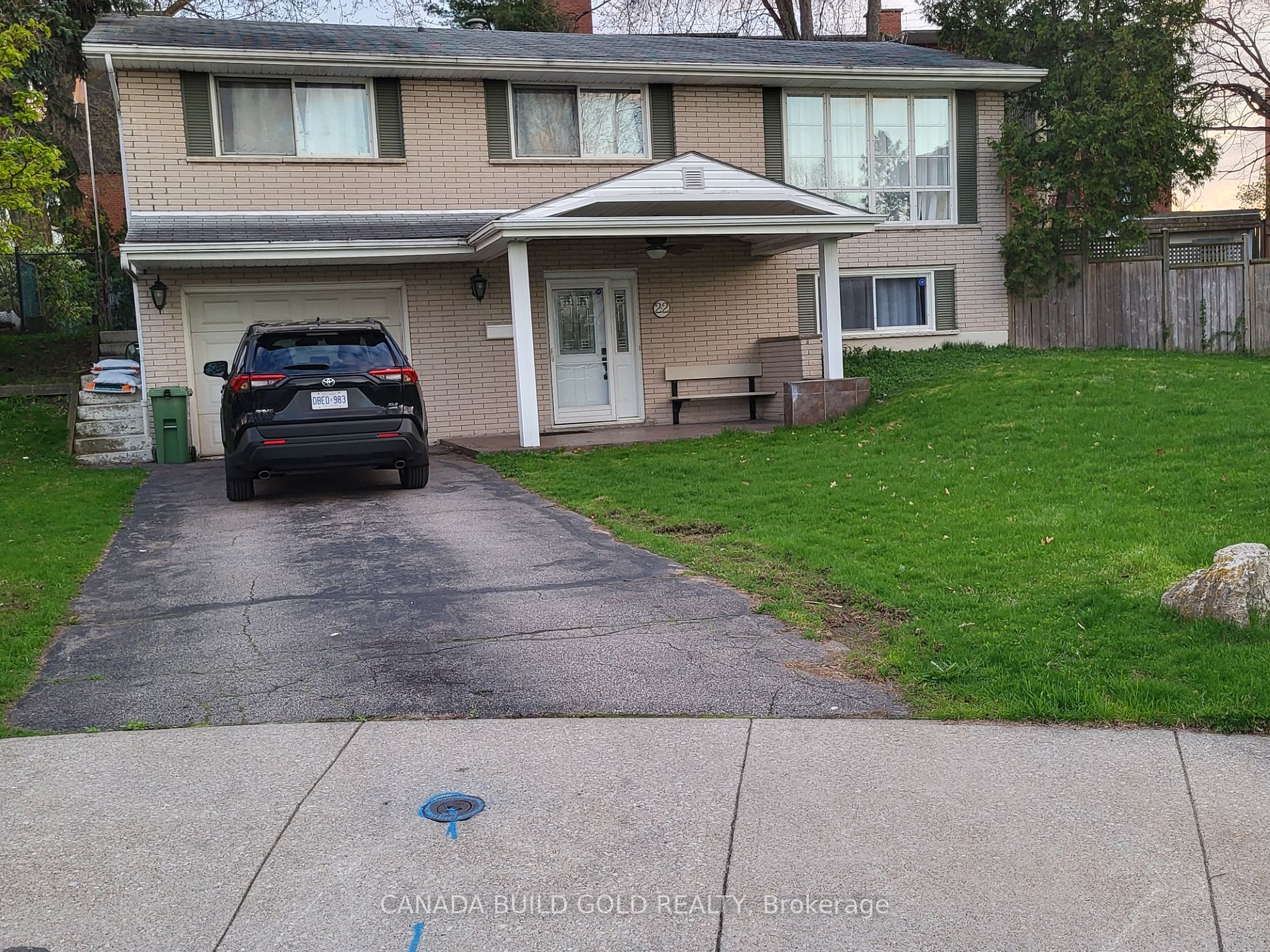 22 Colonial Crt