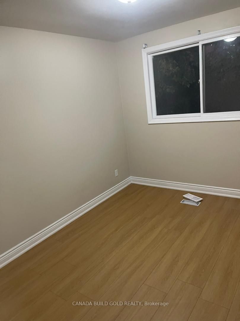 22 Colonial Crt