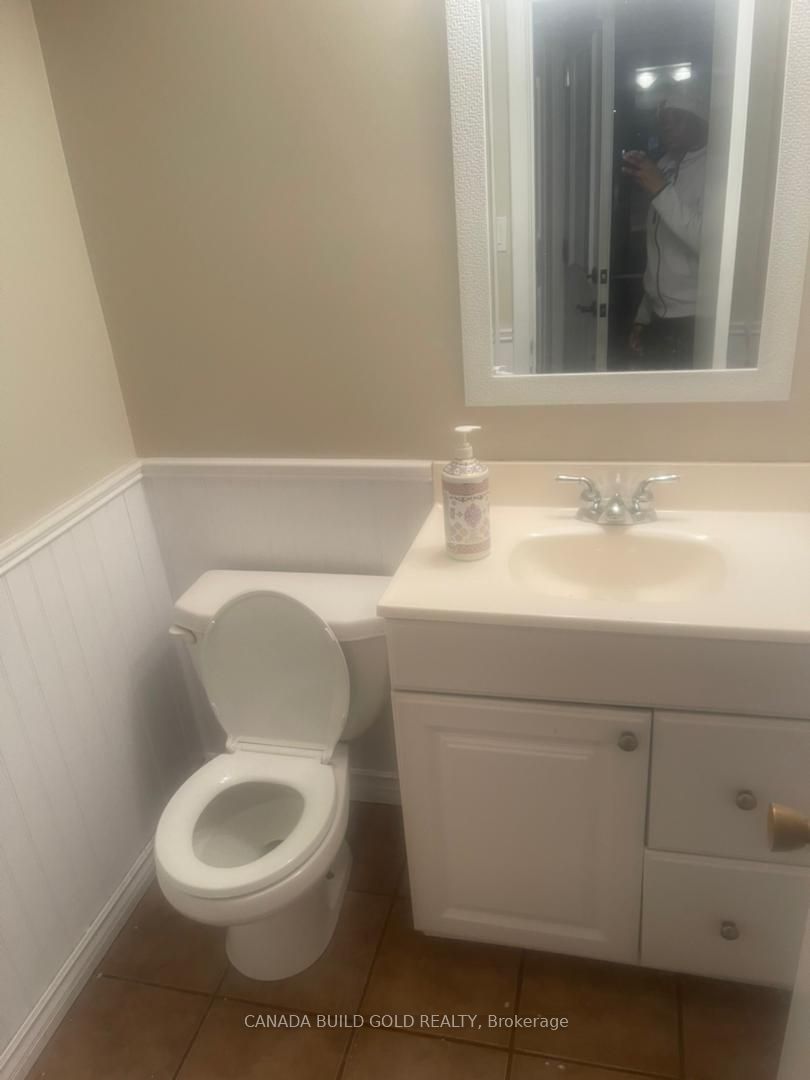 22 Colonial Crt