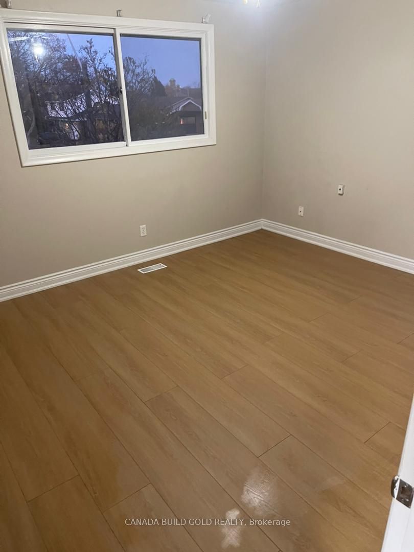 22 Colonial Crt