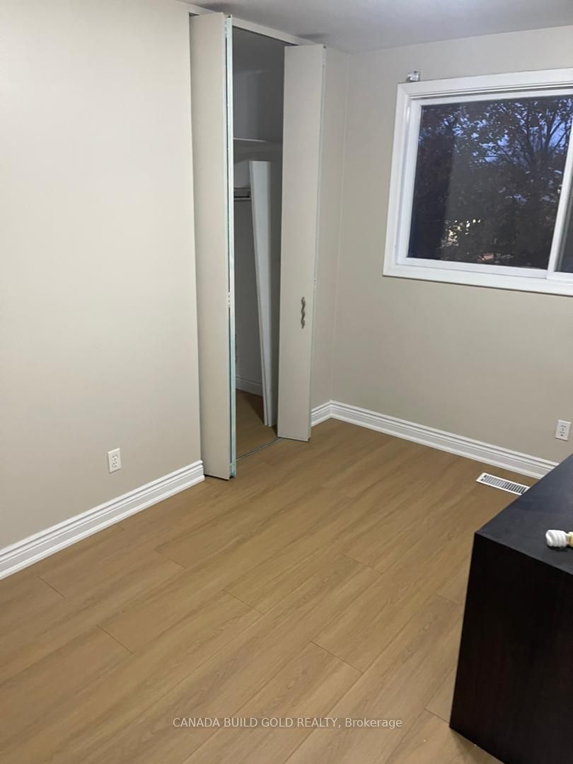 22 Colonial Crt