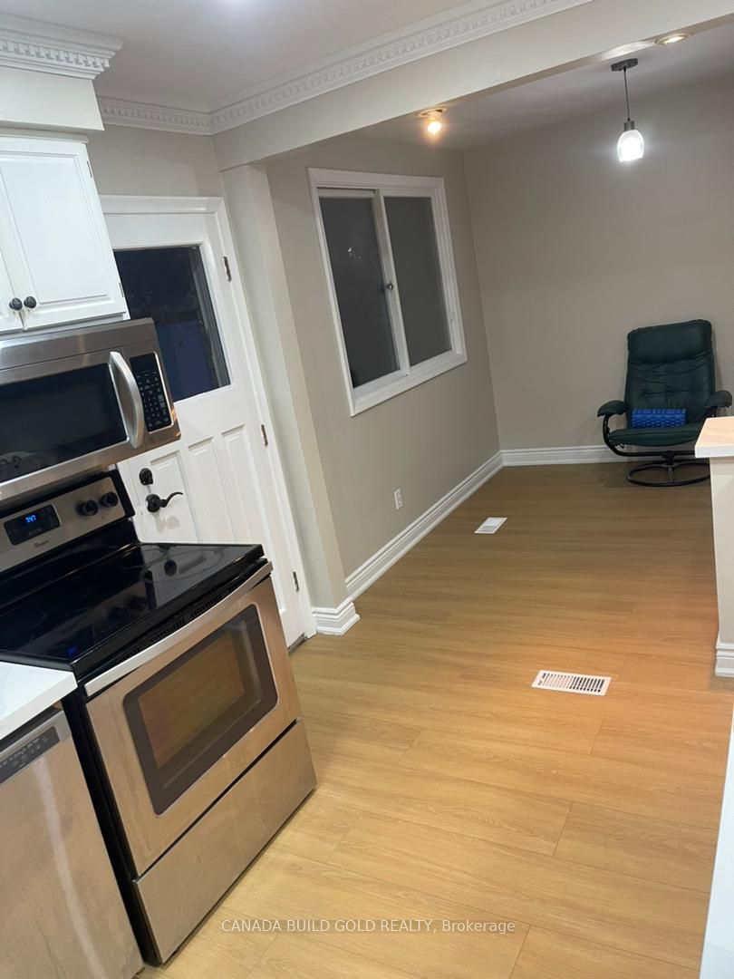 22 Colonial Crt