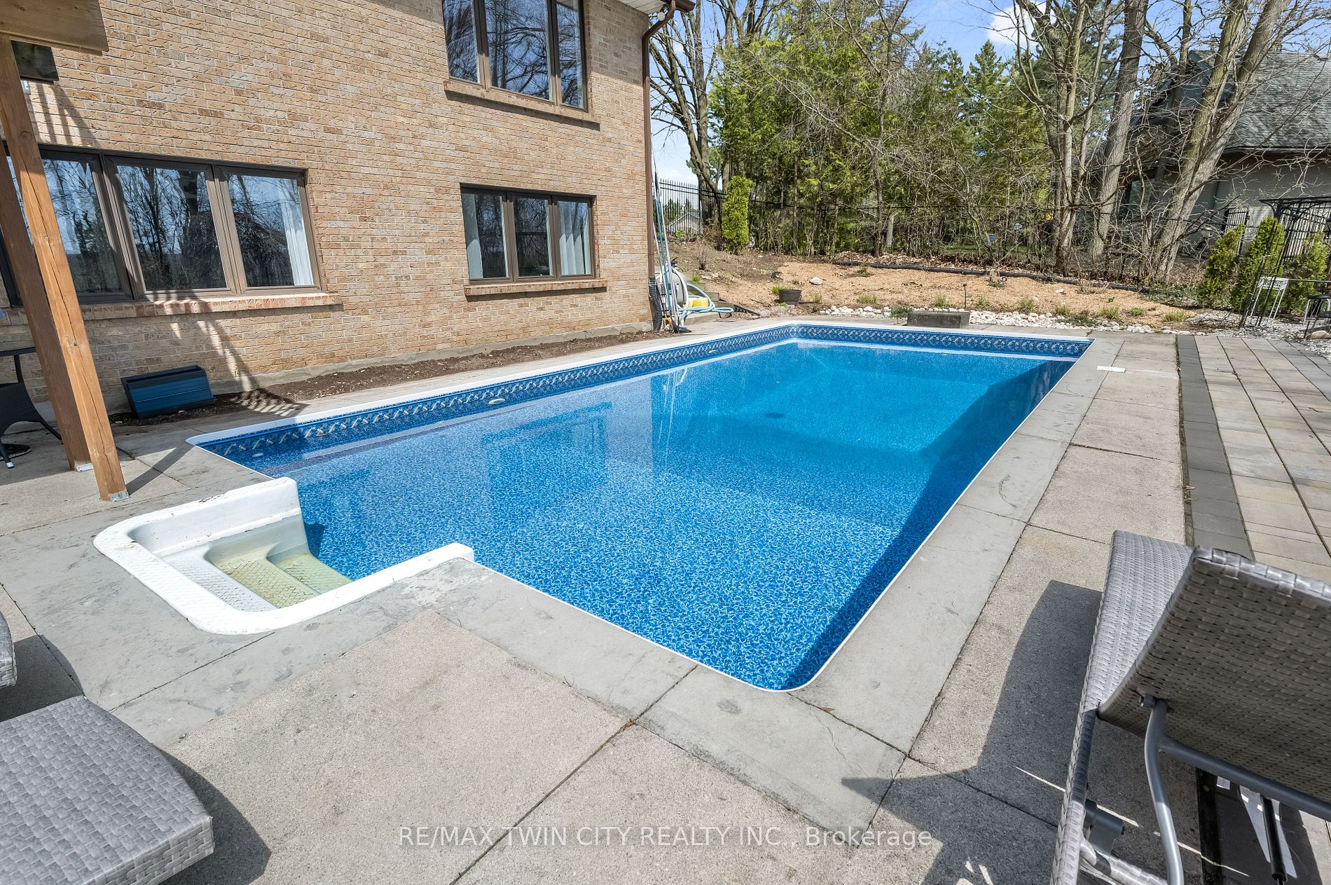 355 Edgehill Drive
