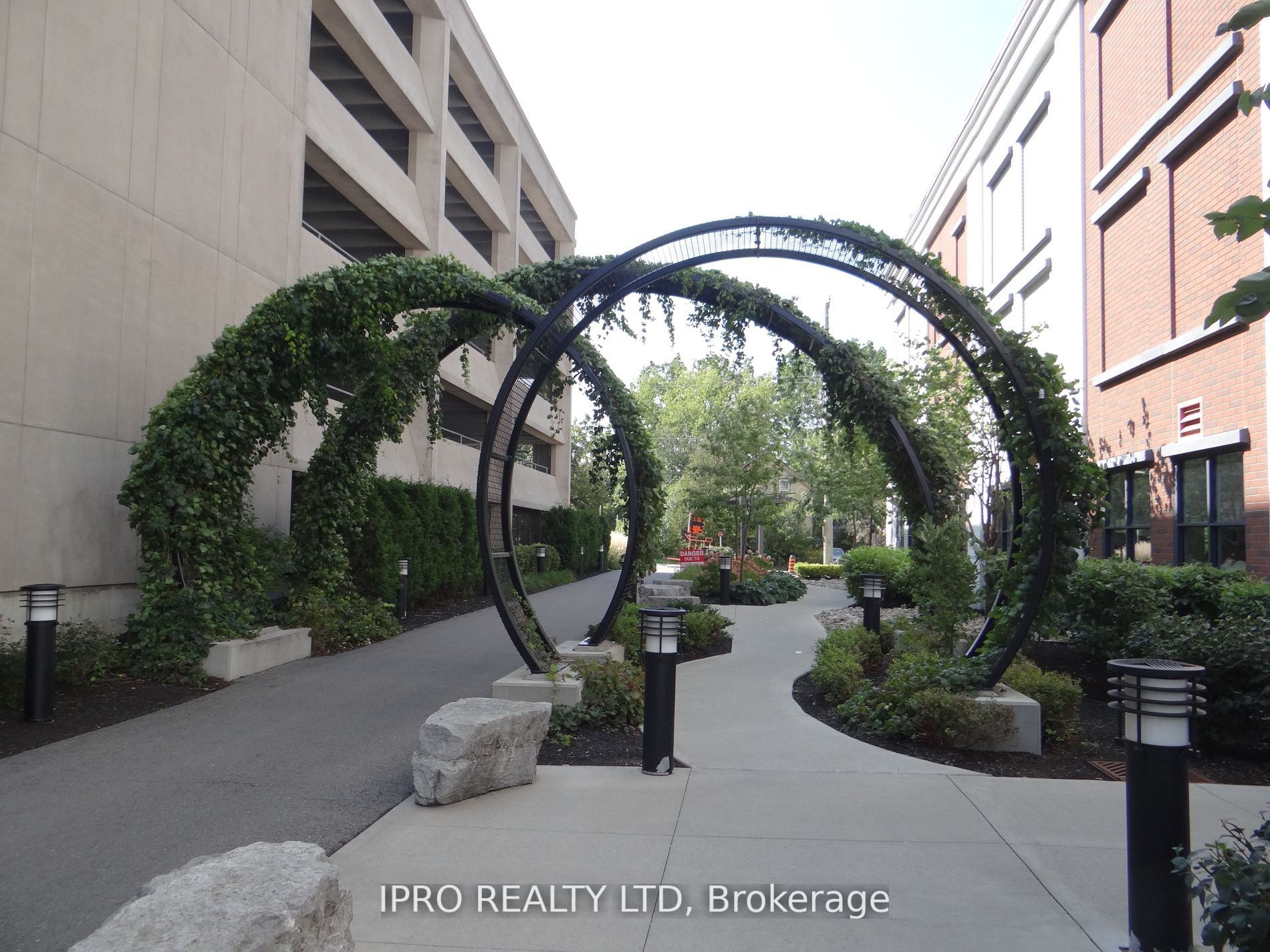 155 Caroline Street S, #608