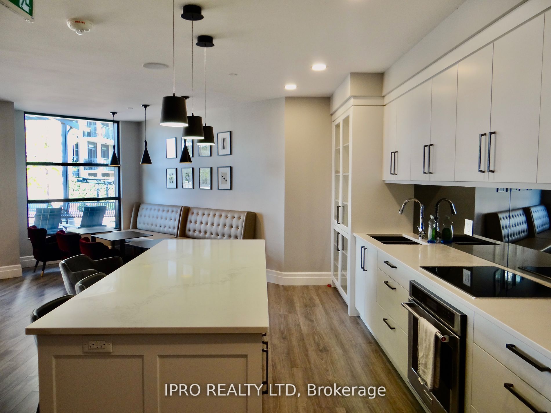 155 Caroline Street S, #608