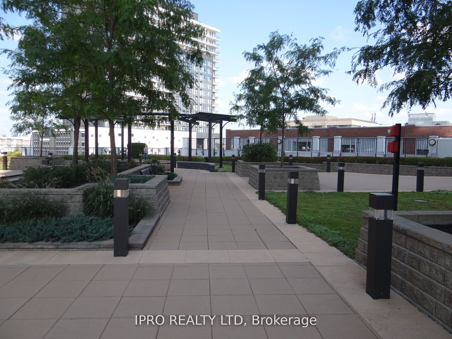155 Caroline Street S, #608