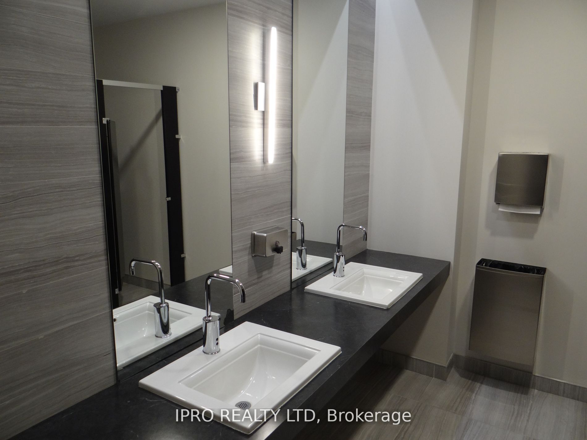 155 Caroline Street S, #608
