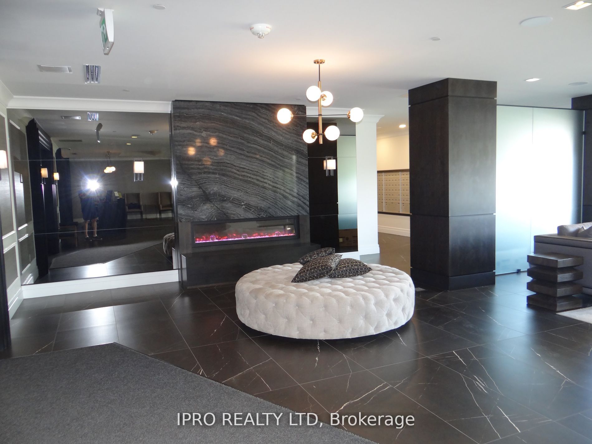 155 Caroline Street S, #608