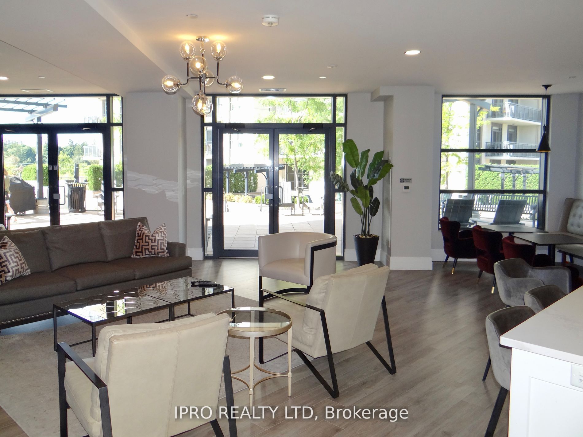 155 Caroline Street S, #608
