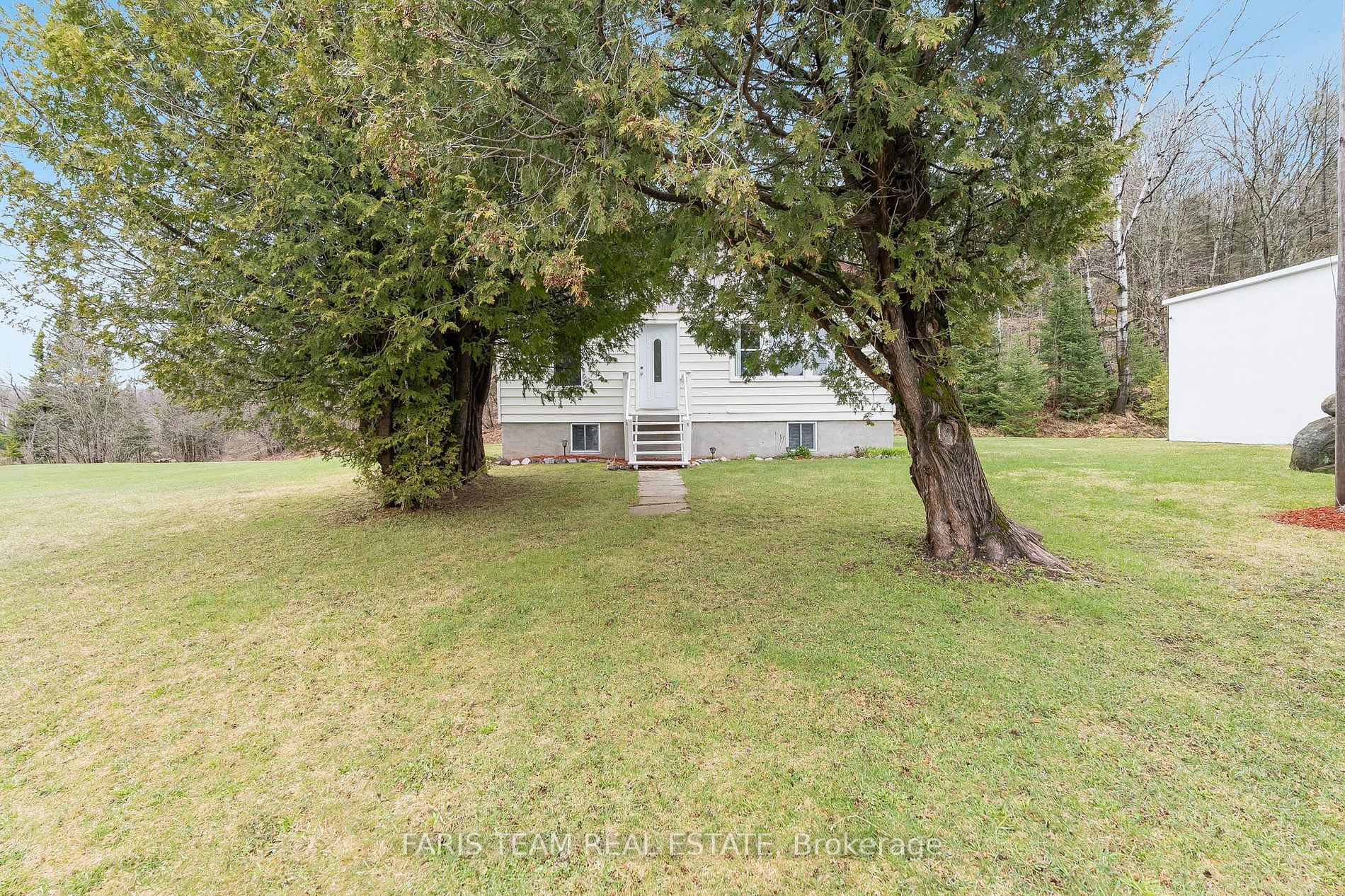 949 Raymond Rd